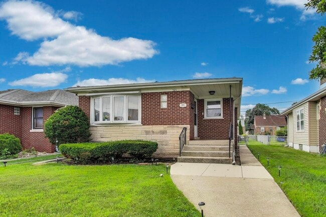 Photo - 521 157th St