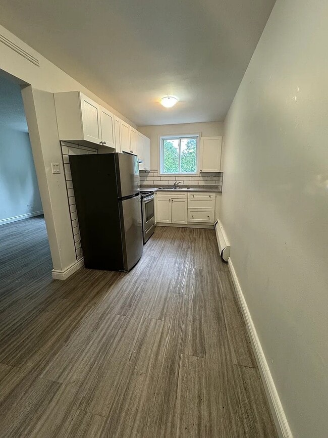Building Photo - Recently Renovated 1 Bedroom 1 Bathroom Ap... Unit 15