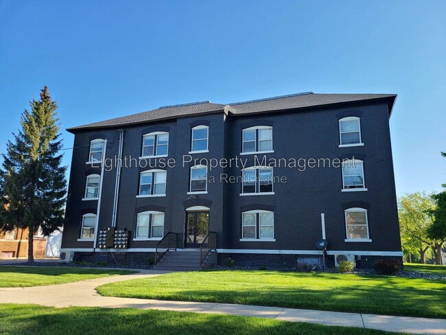 Building Photo - 917 Pearl St Unit 2