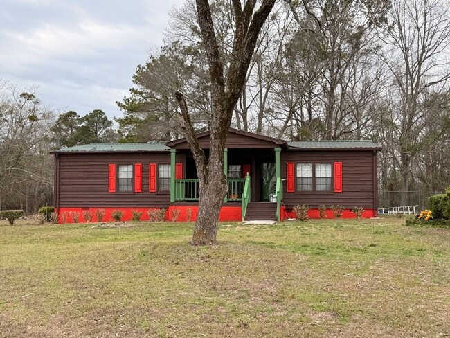 Photo - Beauregard Rental On Large 1/2 Acre Lot!