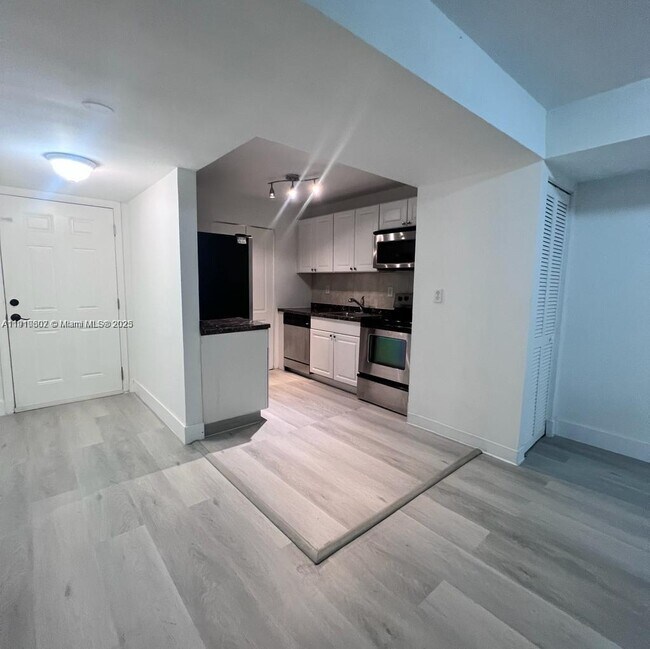 Photo - 933 NE 199th St Unit 104