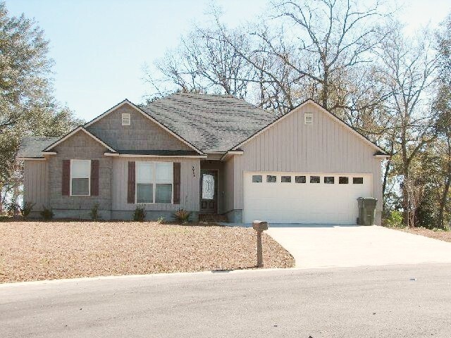 Building Photo - 3 Bedroom Home in the County
