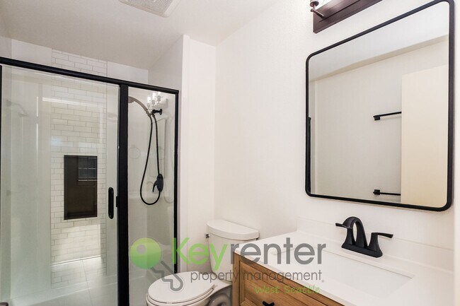 Photo - **Rent Special: Free month of rent!** Remo...