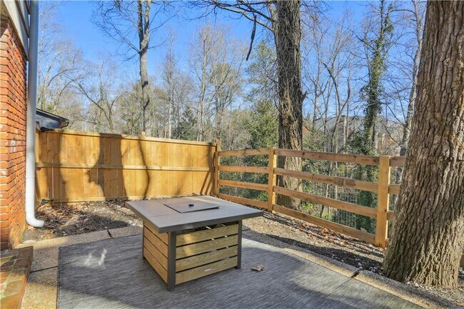 Photo - 6555 Williamson Dr NE