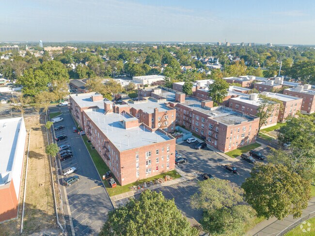 Photo - 100 Jerusalem Ave