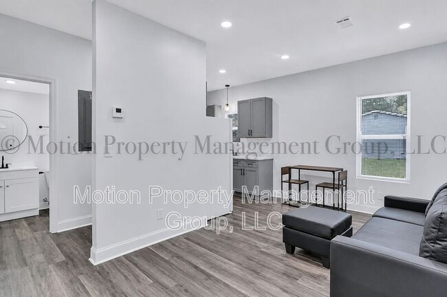 Photo - 702 Carmen Ave