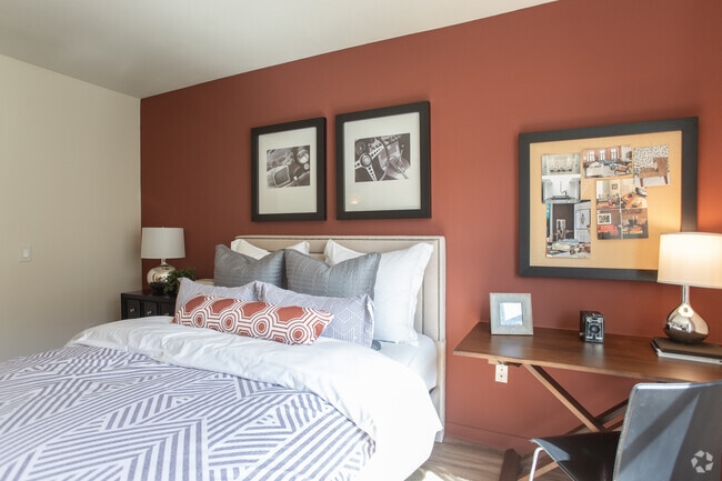 2BR, 2BA-1103 SF