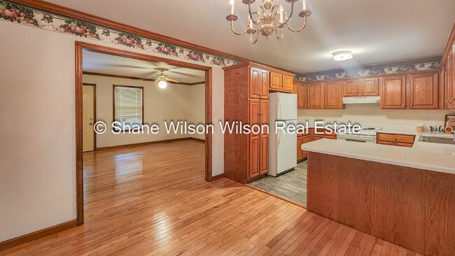 Photo - Spacious 2 Bedroom 2 Bath Duplex nestled in a quiet neighborhood in south Dalton.  ALL UTILITIES ... Unidad B