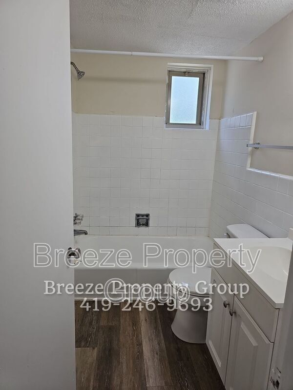 Photo - 2445 W Bancroft St