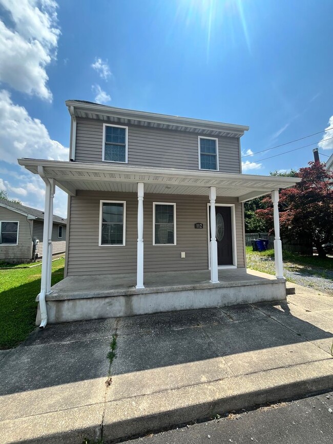 Building Photo - 112 E Main St Rental