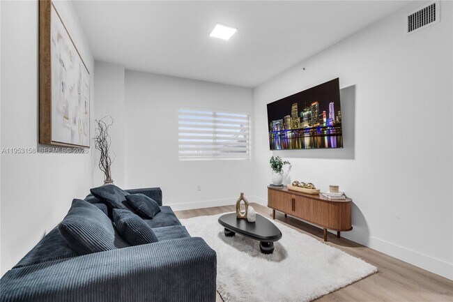 Photo - 3728 NW 19th Ave Unit 302