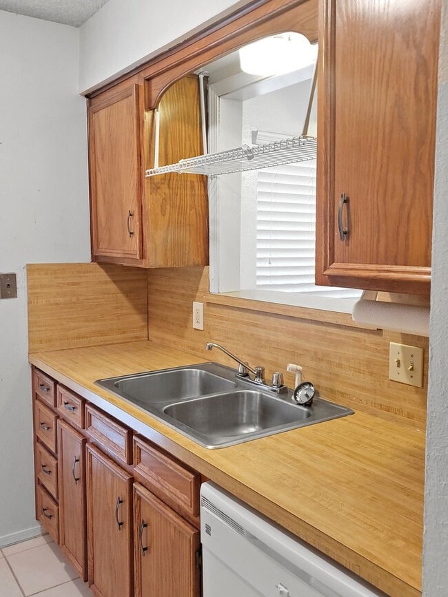 Photo - Wonderful Quiet Duplex in the Northern Part of Arlington