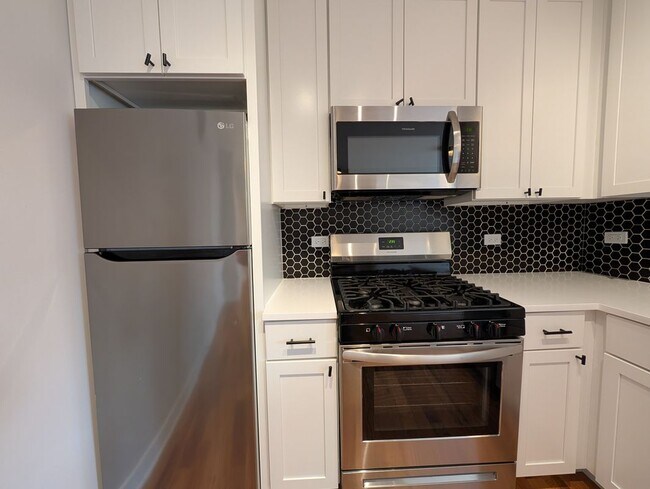 Photo - 656 W Wrightwood Ave Unit 400