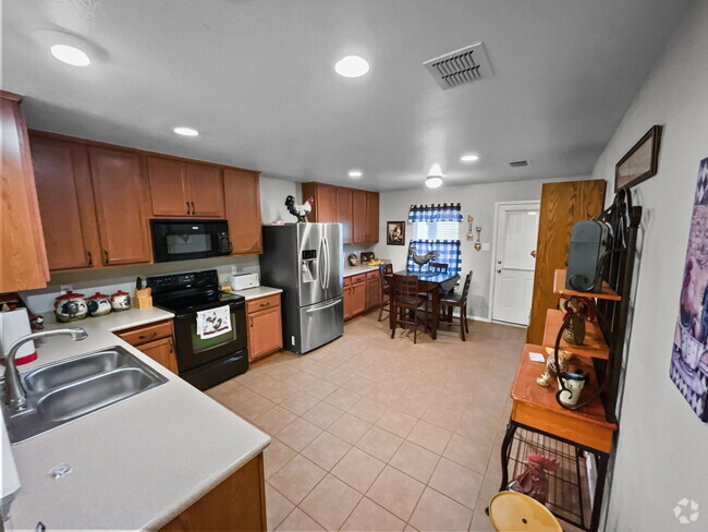 Building Photo - 16333 Cowboy Trail Rental