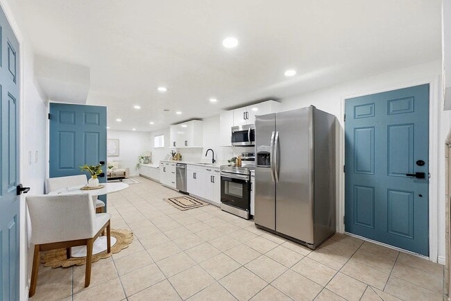 Building Photo - 599 E Millcreek Way Unit B