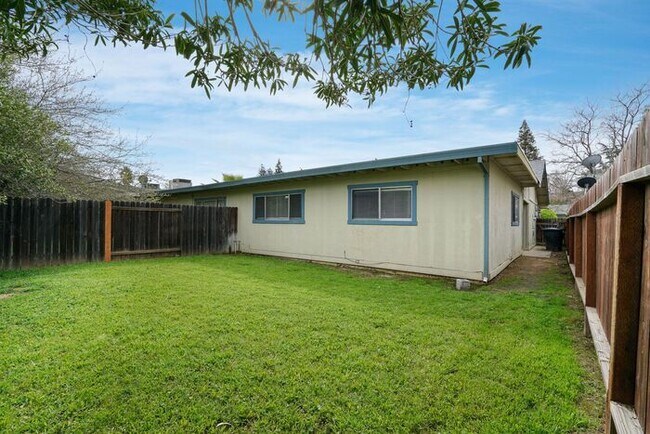 Photo - Beautiful duplex locate in Sacramento!