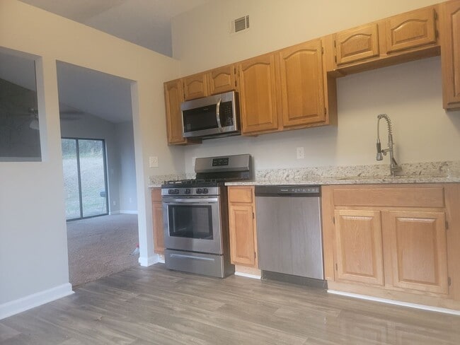 Photo - Super cute updated ranch! - Walk to Keningston Train Station - Self-Showings Available.