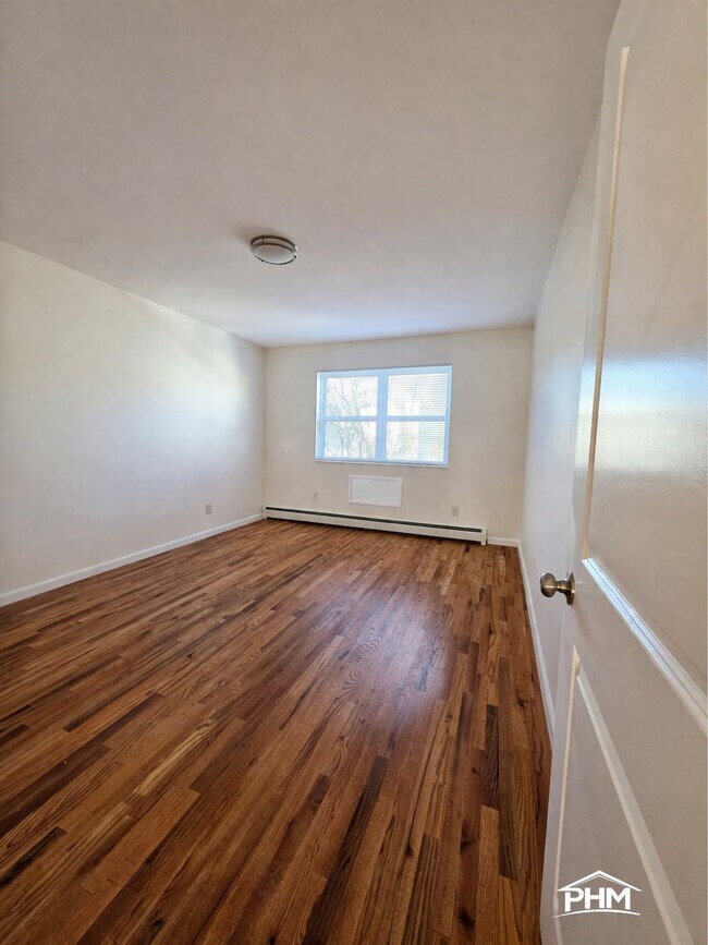 Photo - 673 Ashford St Unit 2