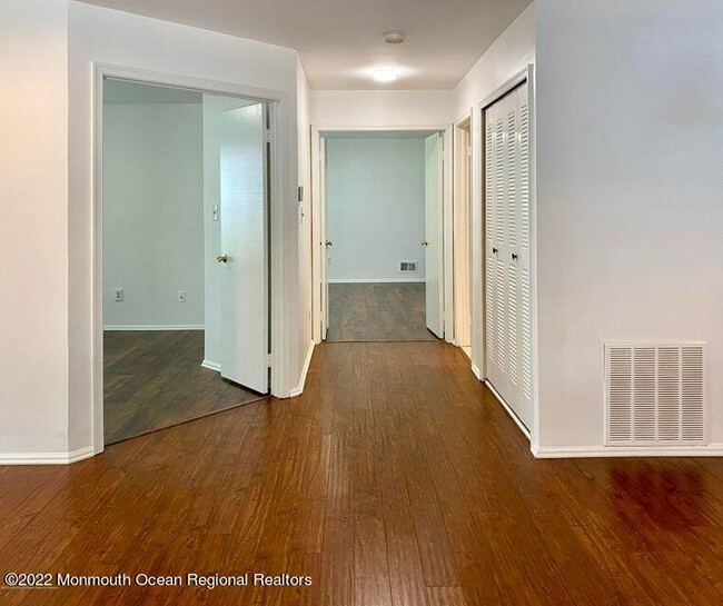 Photo - 407 Hampton Ct