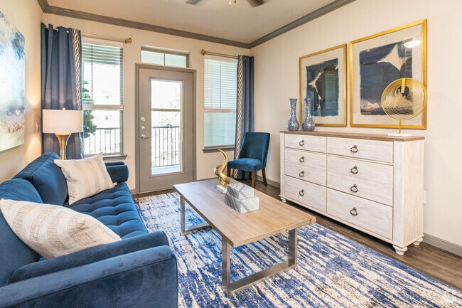 1BR, 1BA - 778SF