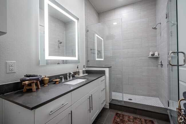 1BR, 1BA - 737SF