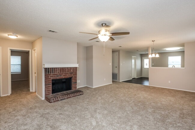 Photo - 565 Keble Dr