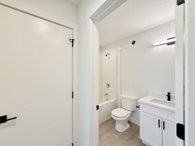 Photo - 14002 123a Ave NW Unit 5