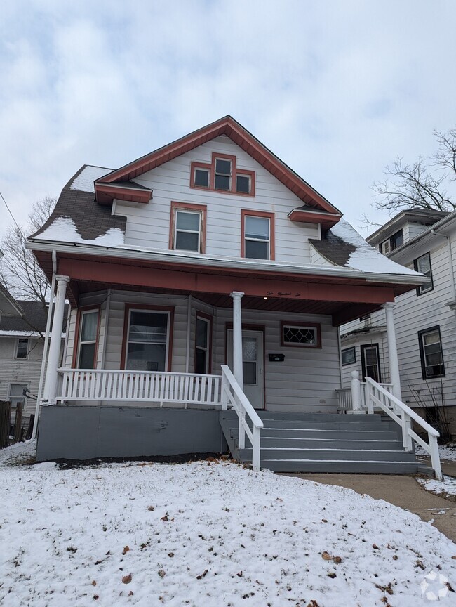 Building Photo - 1006 Ridge Ave Rental