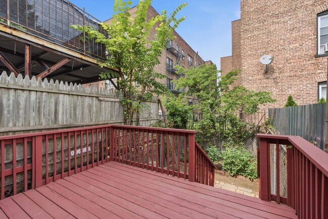8 Van Nostrand Ave