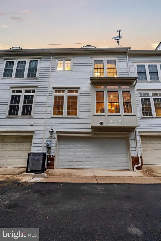 Photo - 904 W Glebe Rd