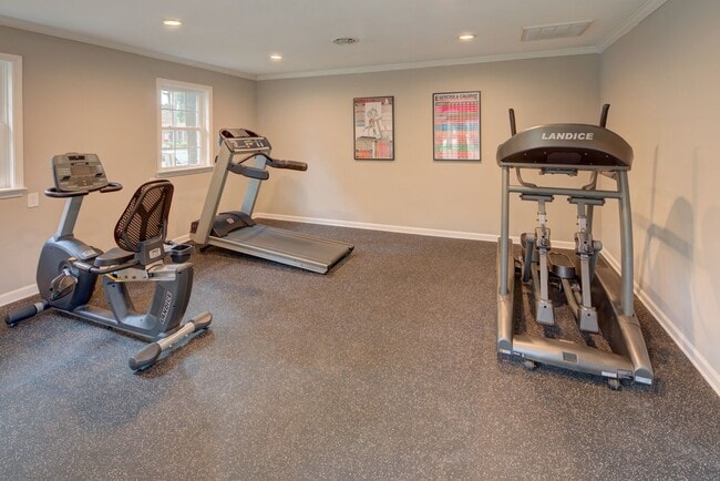 Building Photo - Thousand Oaks Apartments & Townhomes