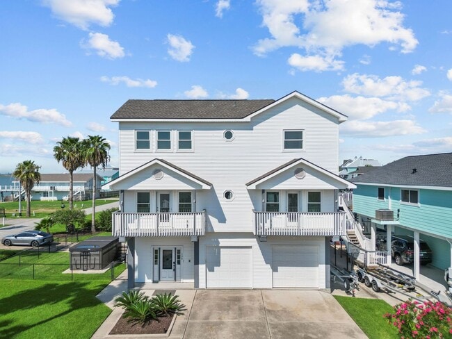 Building Photo - Waterfront Living at Its Best – For Rent o... Rental