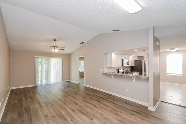 Photo - 282 Aquarius Cir W
