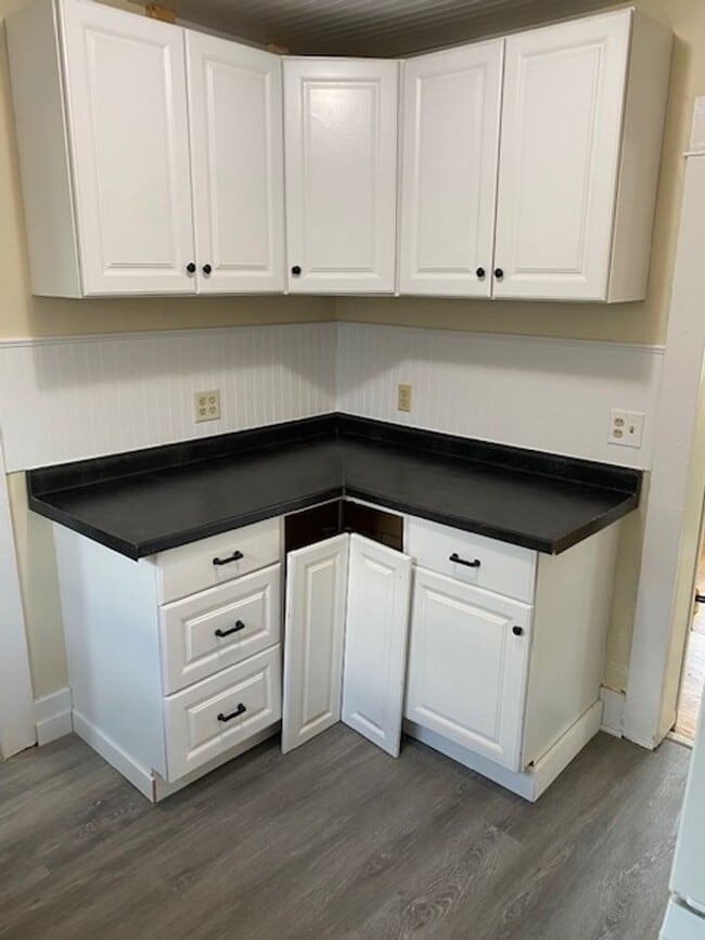 Photo - Spacious and beautifully remodeled 5 bed 2 bathroom home