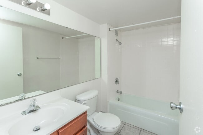 Studio, 1BA (B) - 372 SF
