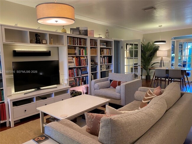 Photo - 600 Alminar Ave