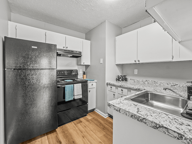 Fully-Equipped Kitchen - Lexington Park Rental