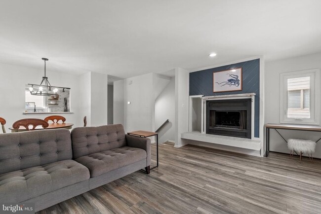 Building Photo - 3182 E Ocean View Ave