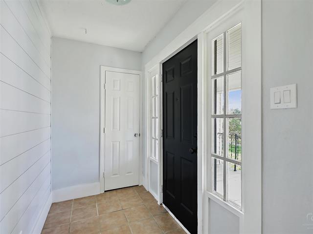 Photo - 105 E Hunt St