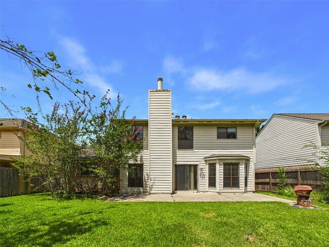 814 Lochnell Dr