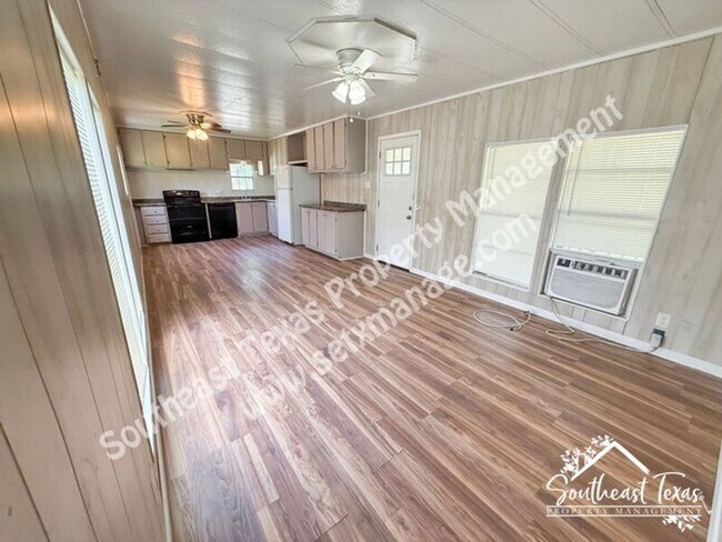 Photo - 1455 Mohawk St