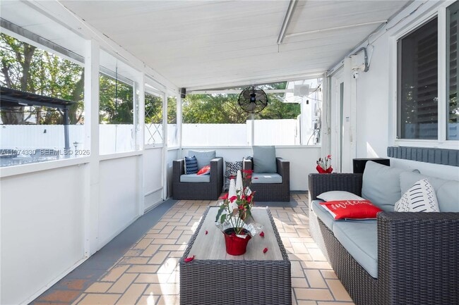 Photo - 5640 Hayes St