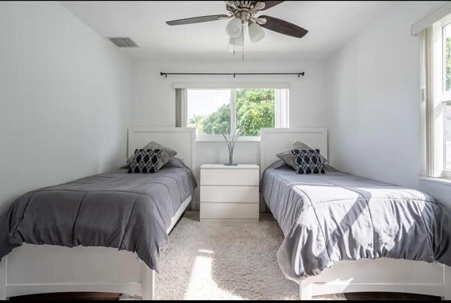 Photo - 2242 Taft St