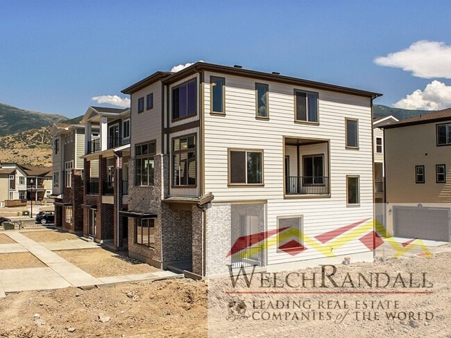Photo - 3-Bed Townhome in Farmington – Style, Spac...