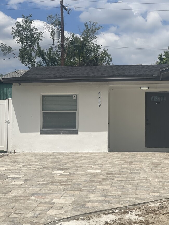 Photo - 4359 Cassius St