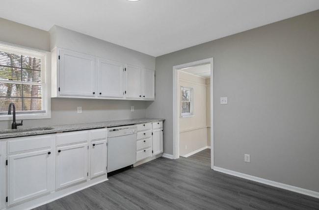 Building Photo - 7252 Ainsley St