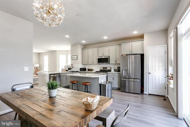 Photo - 16233 Coolidge Ave