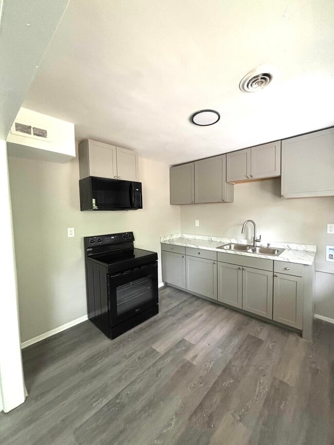 Photo - 1282 Crosland Dr NE