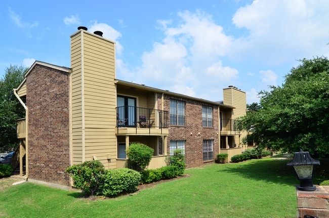 Woodbridge Crossing Apartments