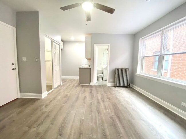 Photo - 4241 N Kenmore Ave